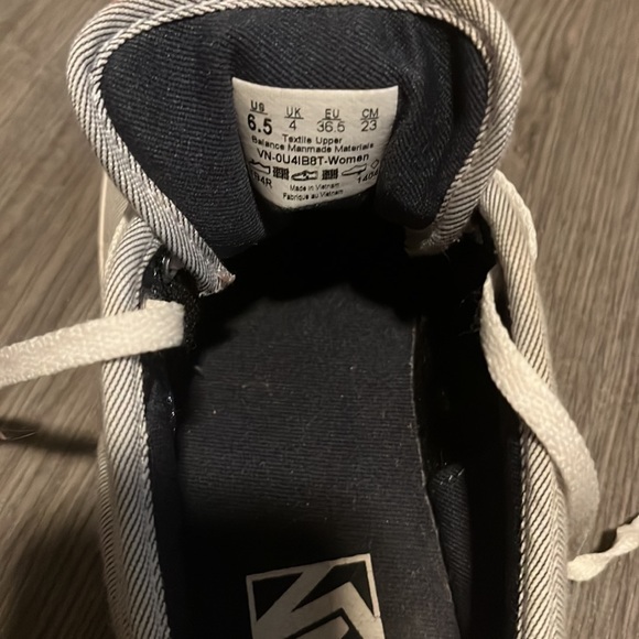 Vans - Picture 2 of 3